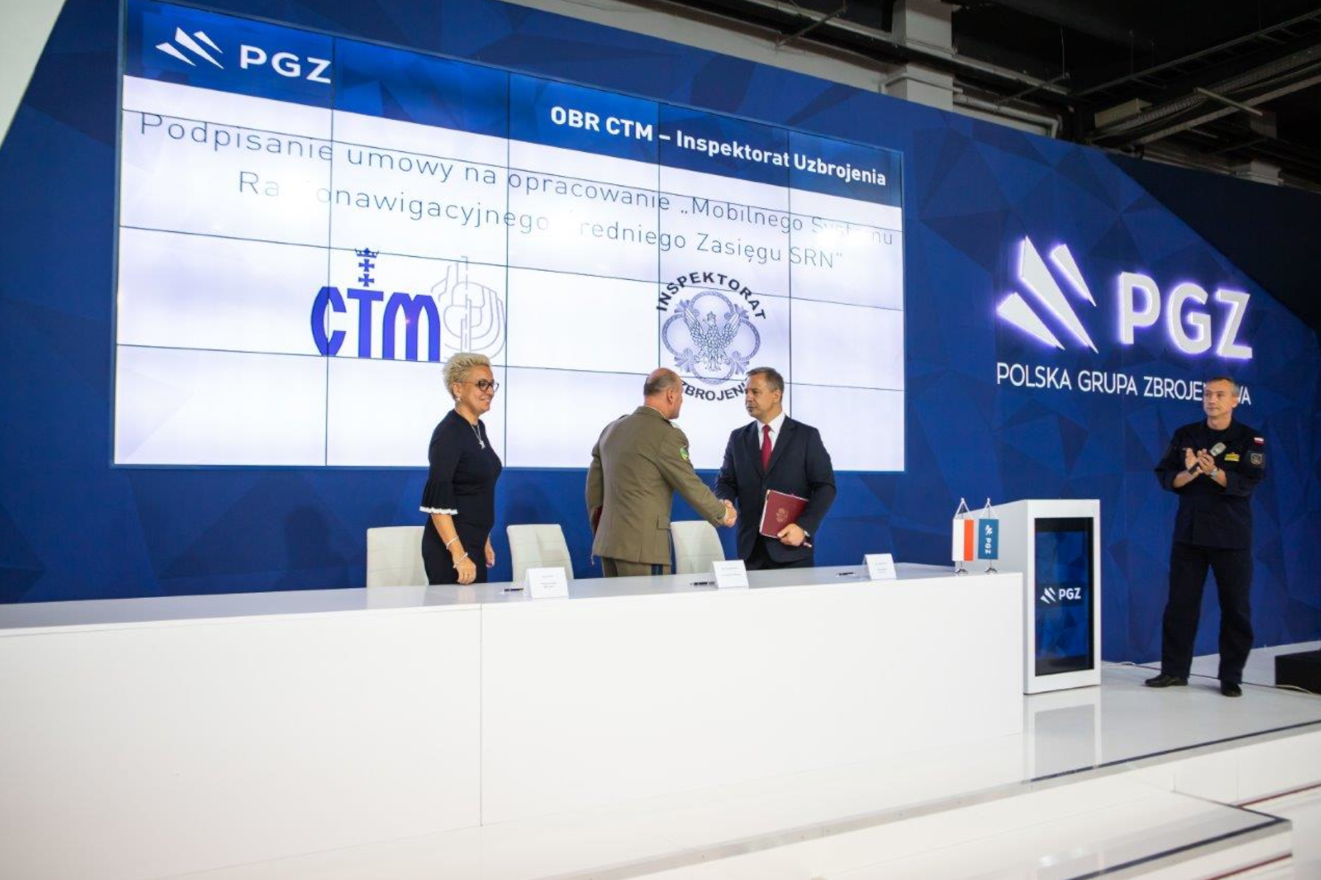 Podpisanie umowy na Mobilny System Radionawigacyjny Średniego Zasięgu SRN — OBR CTM i Inspektorat Uzbrojenia