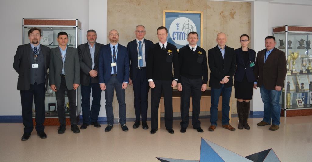 Uczestnicy spotkania OCEAN 2020 z przedstawicielami Sił Zbrojnych RP w holu OBR CTM