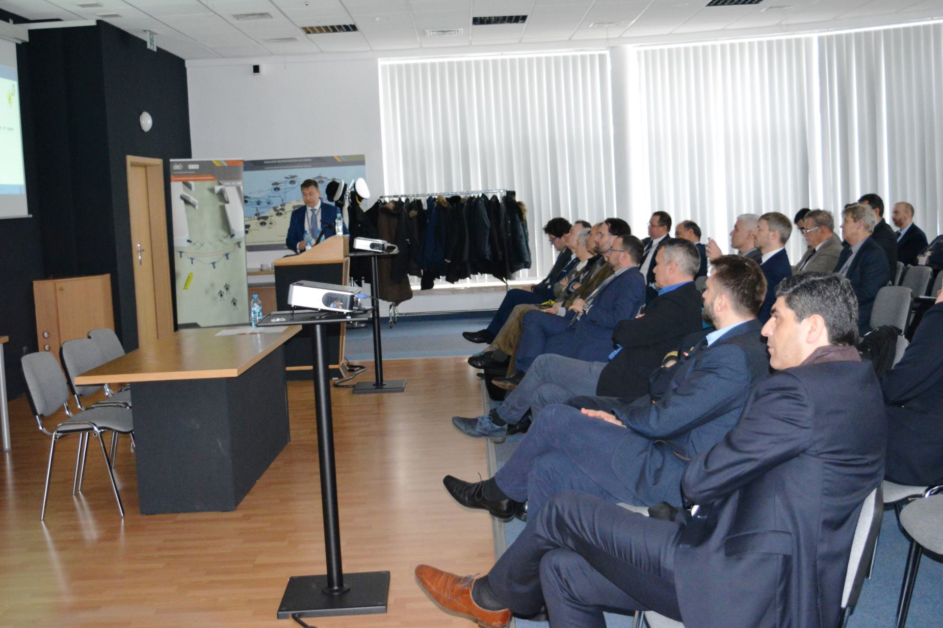 Wystąpienie podczas spotkania projektu HARMSPRO w sali konferencyjnej OBR CTM